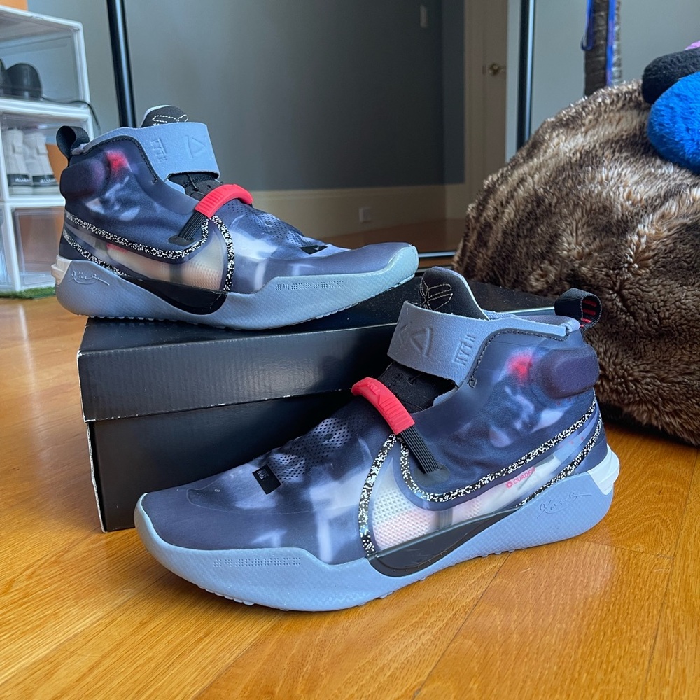 KOBE AD NXT Fast Fit - Size Men’s 9.5 - Blue and White